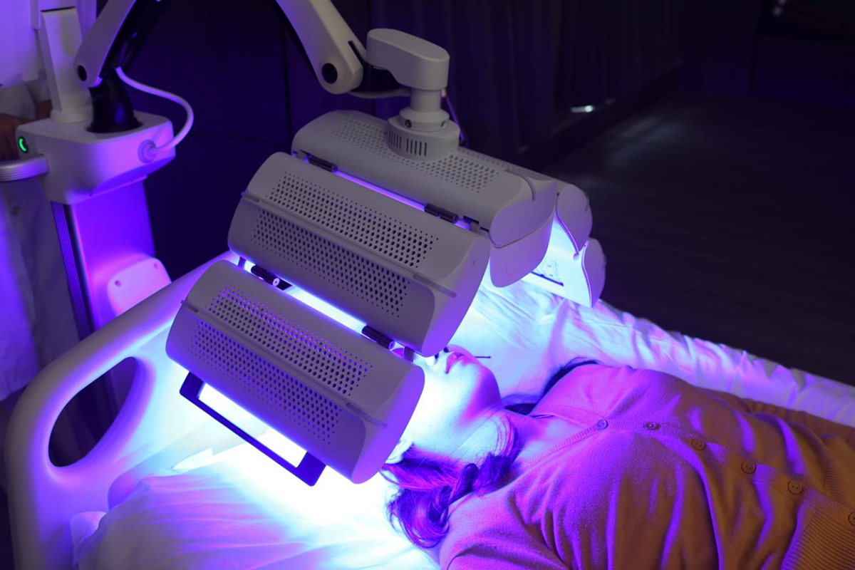 The Pros and Cons of Infrared Therapy with Red Light for Health